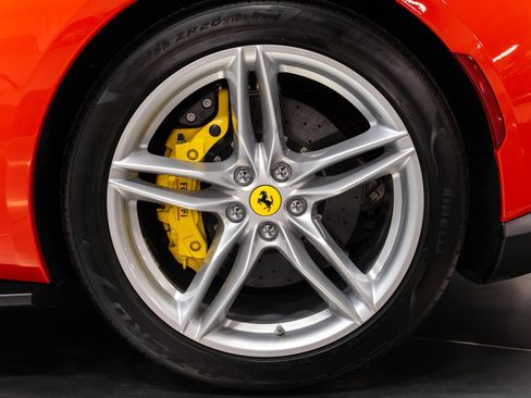Used 2018 Ferrari 812 Superfast image 41