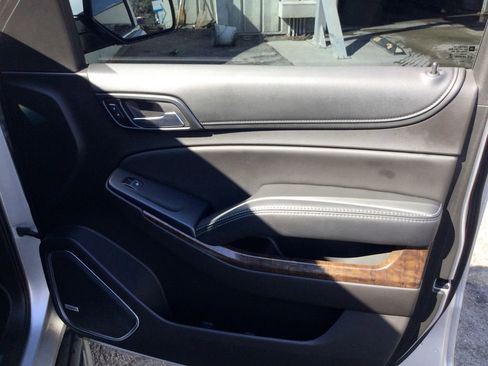 Used 2017 Chevrolet Suburban LT image 19