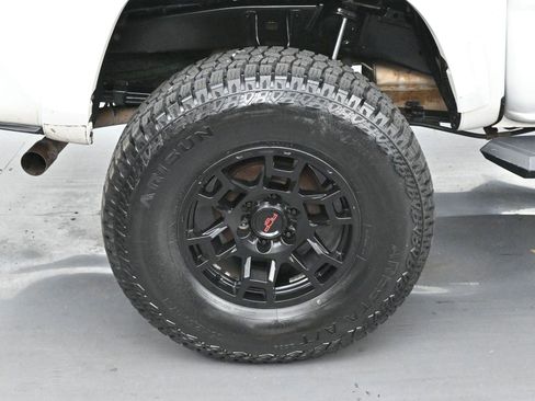 Used 2019 Toyota Tacoma TRD Sport image 34