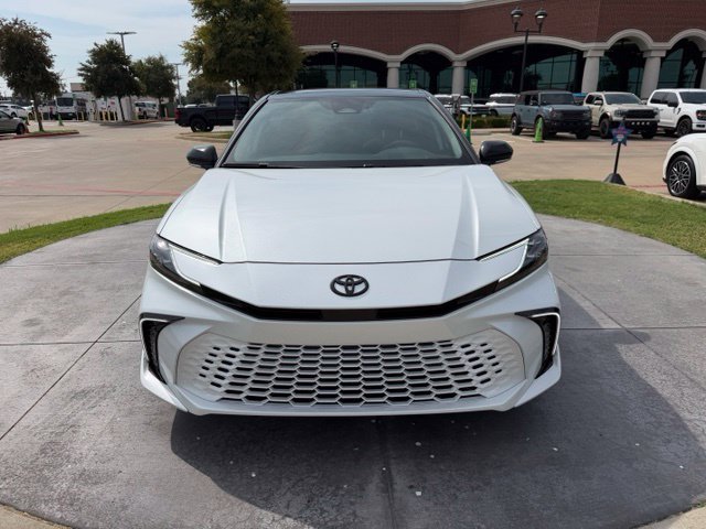 Used 2025 Toyota Camry XSE FWD image 2