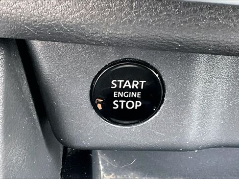 Used 2024 Nissan Rogue SV AWD/4WD image 34