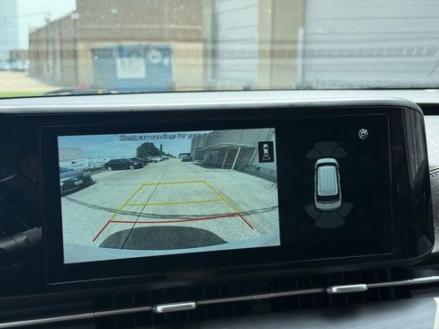 Used 2022 Kia Carnival EX FWD image 10