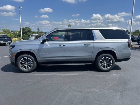 New 2026 Chevrolet Suburban LT w/ Comfort Package AWD/4WD image 4