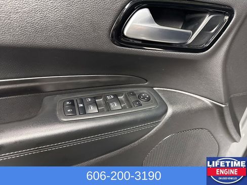 Used 2022 Dodge Durango SXT w/ Blacktop Package image 25