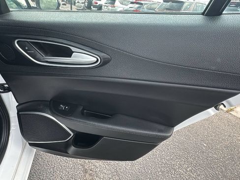 Used 2018 Alfa Romeo Giulia AWD image 17