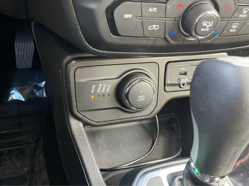 Used 2021 Jeep Renegade Sport image 17