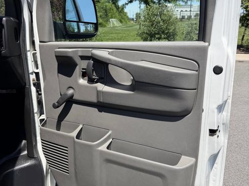 Used 2012 Chevrolet Express 2500 RWD image 15