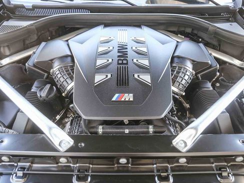 Used 2025 BMW X7 M60i image 24