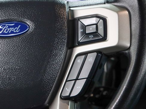 Used 2022 Ford F250 Lariat w/ Black Appearance Package image 15