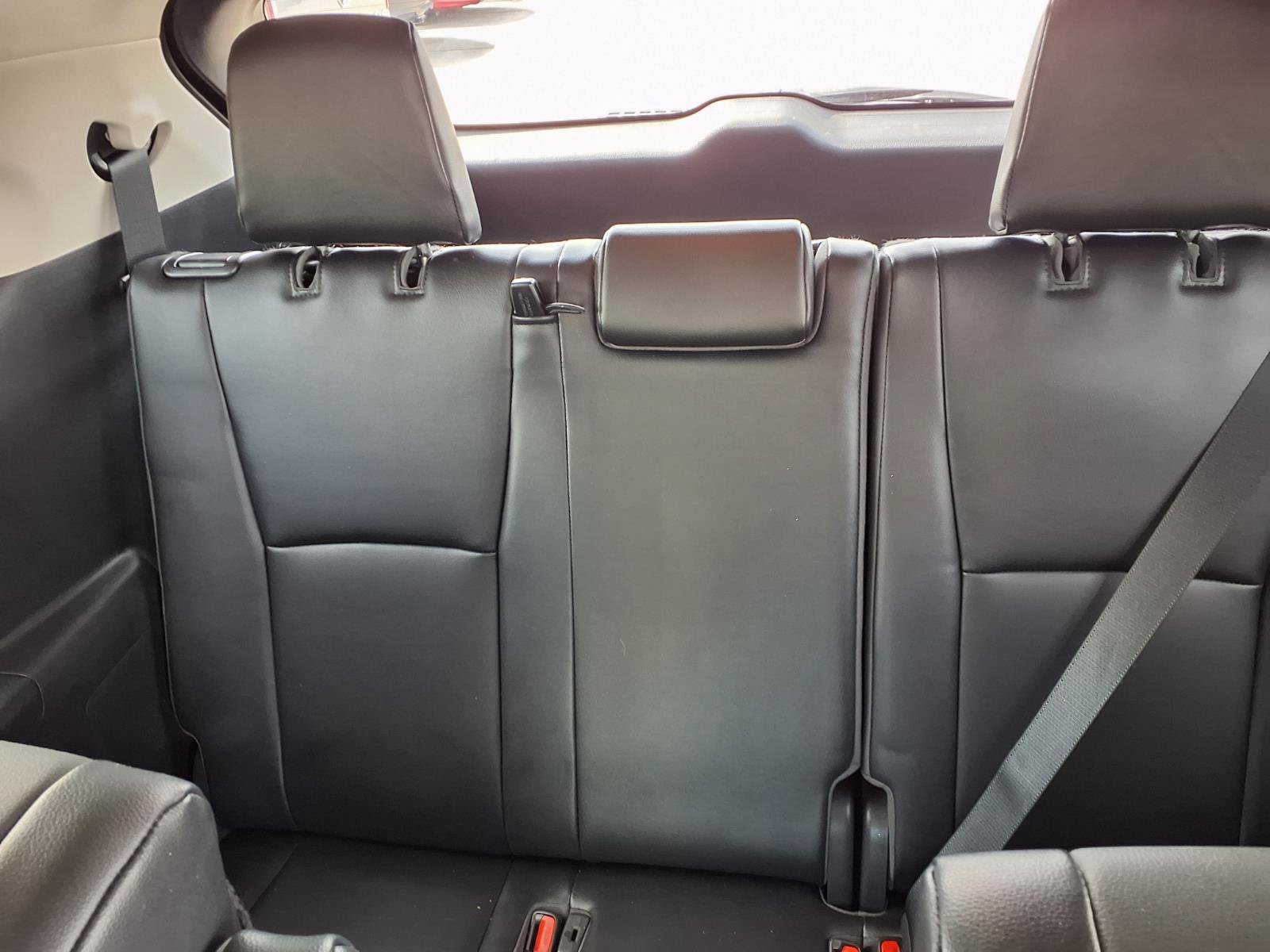 Used 2021 Toyota Highlander XLE FWD image 22