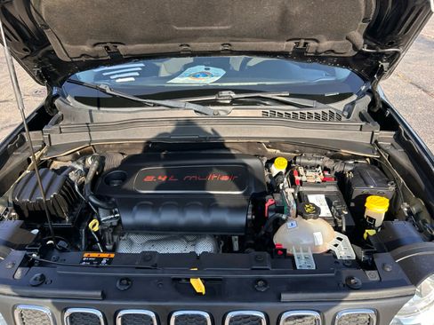 Used 2017 Jeep Renegade Latitude FWD image 26