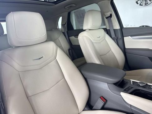 Certified 2024 Cadillac XT5 Premium Luxury w/ LPO, Floor Liner Package AWD/4WD image 23