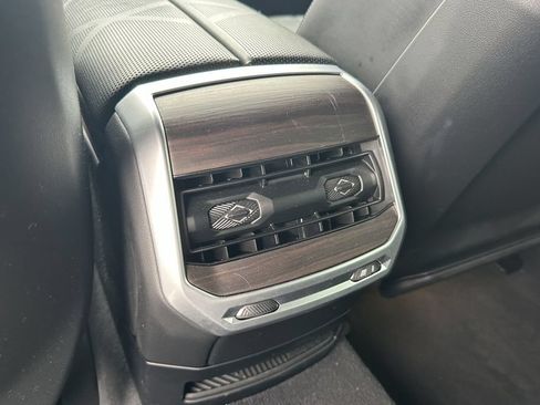 Used 2023 BMW i7 xDrive60 AWD/4WD image 13