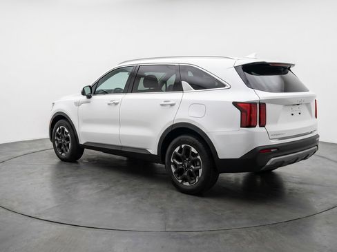 Used 2024 Kia Sorento S FWD image 6