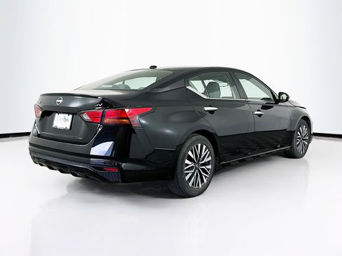 Used 2024 Nissan Altima 2.5 SV image 9