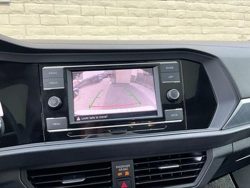 Certified 2024 Volkswagen Jetta SE w/ Panoramic Sunroof Package image 21