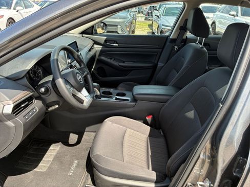 Used 2025 Nissan Altima 2.5 SV FWD image 21