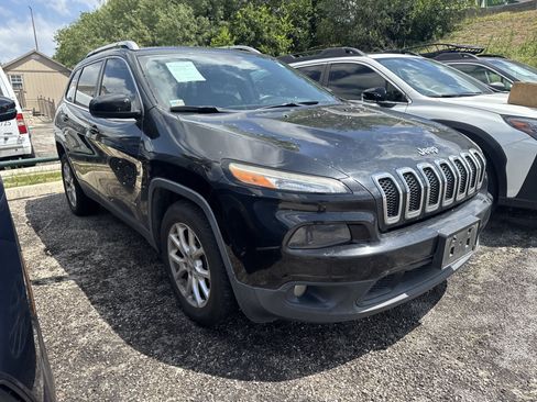 Used 2016 Jeep Cherokee Latitude w/ Safety/Convenience Group FWD image 3