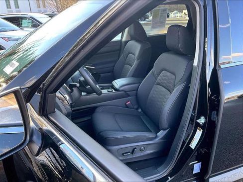 Certified 2025 Nissan Pathfinder SV image 10