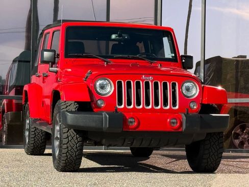 Used 2018 Jeep Wrangler Unlimited Sahara w/ Connectivity Group AWD/4WD image 20