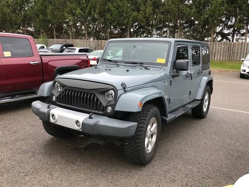 Used 2014 Jeep Wrangler Unlimited Sahara w/ Dual Top Group AWD/4WD image 8