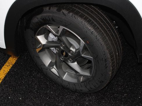 New 2026 Chevrolet Trax LT w/ LT Convenience Package image 16