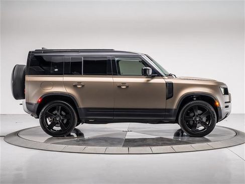 Used 2023 Land Rover Defender 110 SE image 6