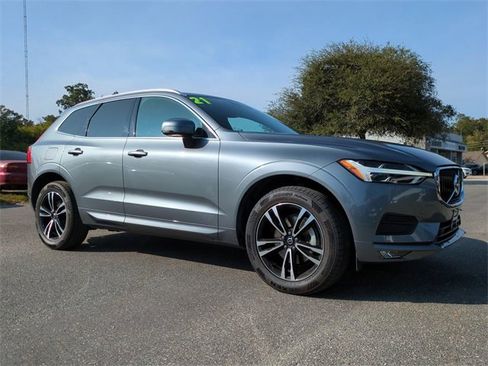 Used 2021 Volvo XC60 T5 Momentum w/ Premium Package image 2