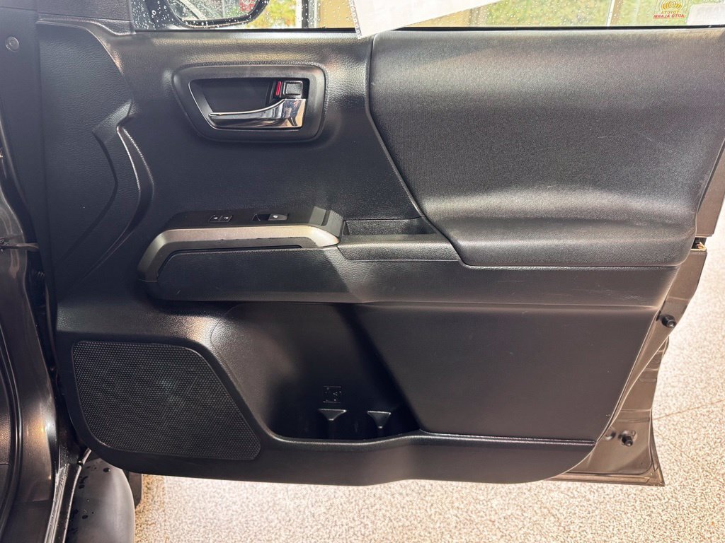 Used 2019 Toyota Tacoma TRD Sport w/ Technology Package AWD/4WD image 40