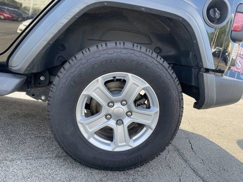 Used 2018 Jeep Wrangler Unlimited Sport S AWD/4WD image 10