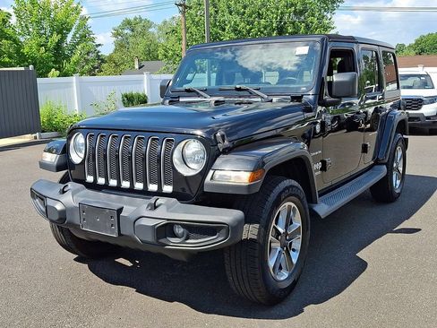 Used 2018 Jeep Wrangler Unlimited Sahara w/ Dual Top Group AWD/4WD image 3