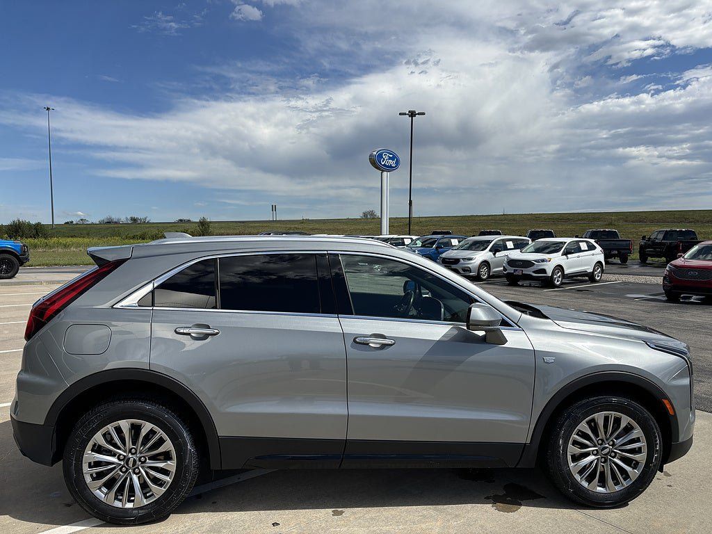 Used 2024 Cadillac XT4 Premium Luxury FWD image 6