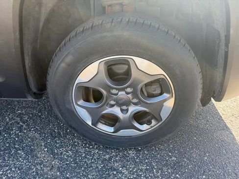 Used 2016 Jeep Renegade Sport w/ Power & Air Group AWD/4WD image 32