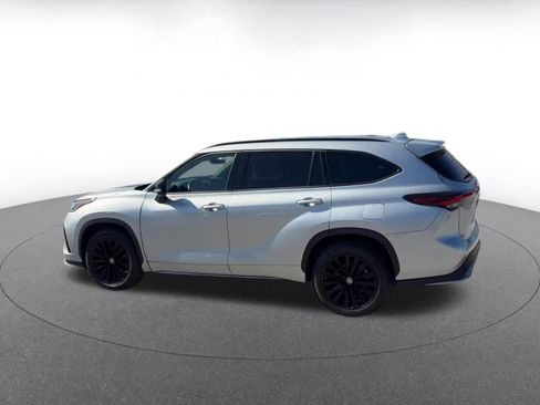 Used 2024 Toyota Highlander XSE image 10