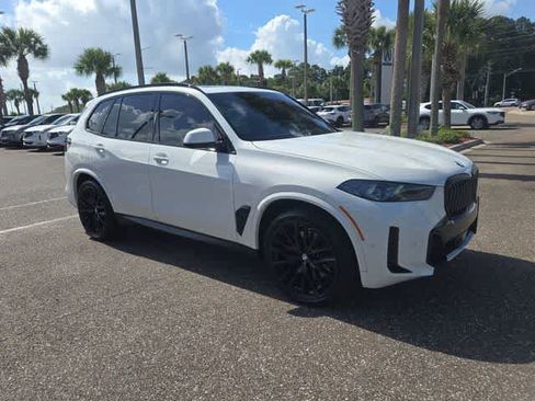 Used 2024 BMW X5 xDrive40i w/ M Sport Package AWD/4WD image 3