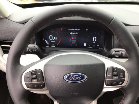 New 2026 Ford Explorer Active w/ Active Comfort Package AWD/4WD image 16