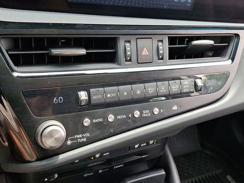 Used 2022 Lexus ES 350 w/ Premium Package FWD image 16