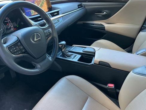 Used 2021 Lexus ES 300h w/ Premium Package image 12