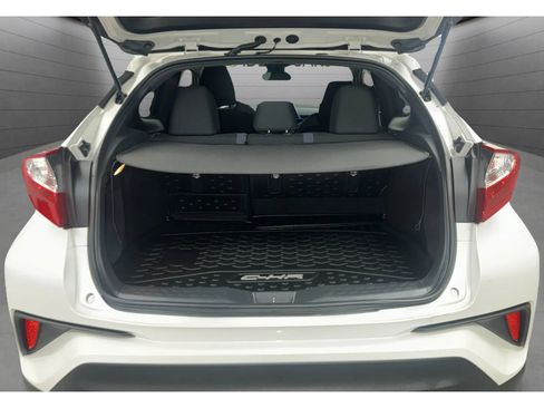 Used 2021 Toyota C-HR XLE FWD image 32