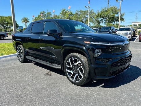 Certified 2025 Chevrolet Silverado EV RST AWD/4WD image 3