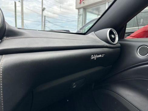 Used 2015 Ferrari California T RWD image 38