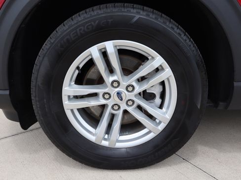 Used 2023 Ford Explorer XLT w/ Equipment Group 202A image 32