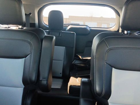 Used 2024 Ford Explorer XLT w/ Equipment Group 202A image 20