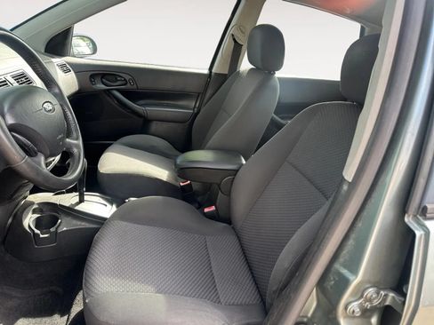 Used 2005 Ford Focus SES FWD image 10