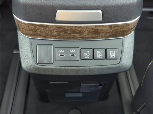 New 2026 Toyota Sienna Platinum image 24