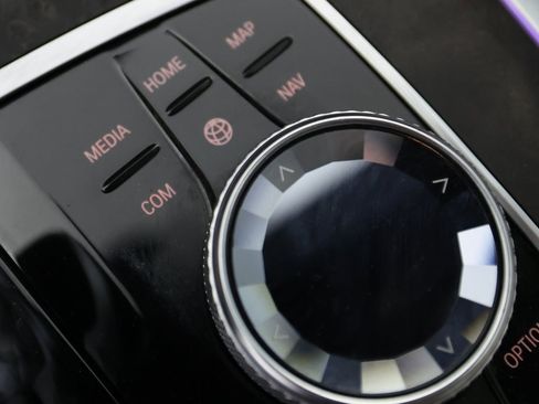 Used 2022 BMW X7 xDrive40i w/ M Sport Package image 33