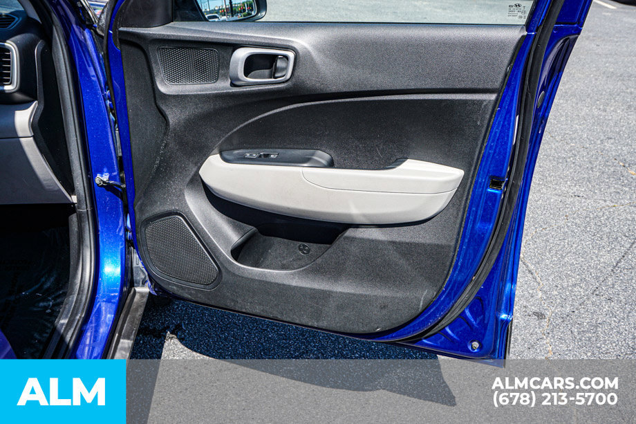 Used 2025 Hyundai Venue SEL FWD image 50