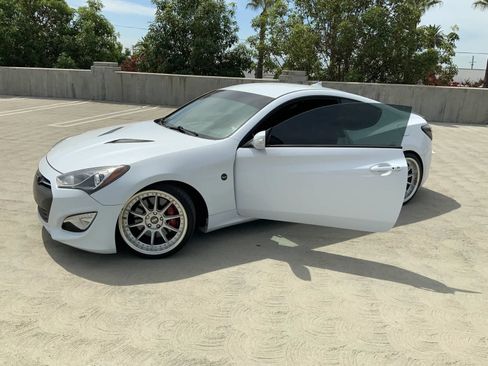 Used 2016 Hyundai Genesis Coupe 3.8 RWD image 4