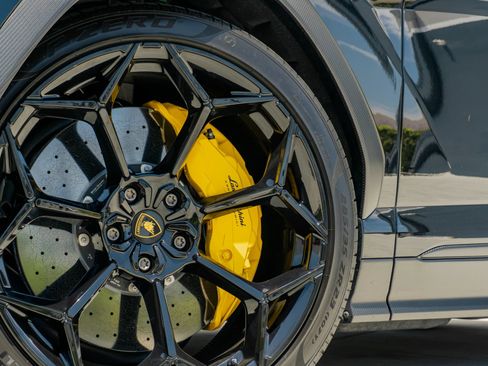 Used 2024 Lamborghini Urus Performante AWD/4WD image 29