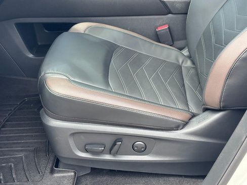 Used 2025 Nissan Pathfinder Platinum w/ Cargo Package AWD/4WD image 17